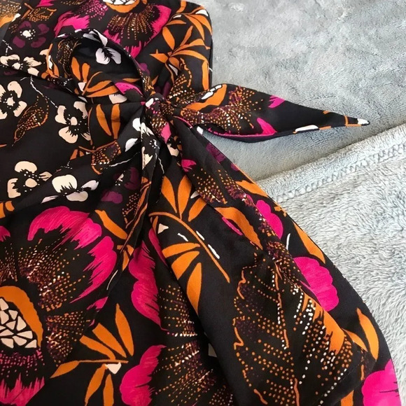 A New Day Floral Print Sleeveless Wrap Blouse - Picture 8 of 10